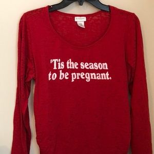 NEW LISTING! 🤰 🎄 maternity top for Xmas!